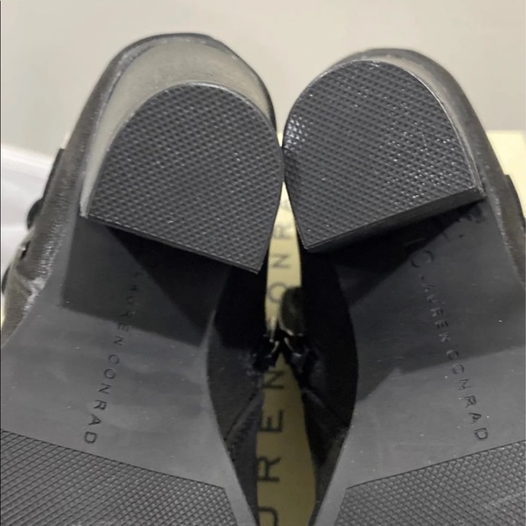 Ankle Boot - Picture 7 of 9